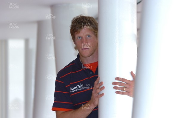 30.08.06    Llanelli Scarlets Captain Simon Easterby.   