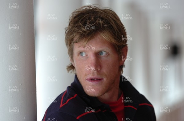 30.08.06    Llanelli Scarlets Captain Simon Easterby.   