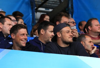 150815 - Singha Premiership Rugby 7's Series -  Rhys Priestland and Cory Allen enjoy a break from training