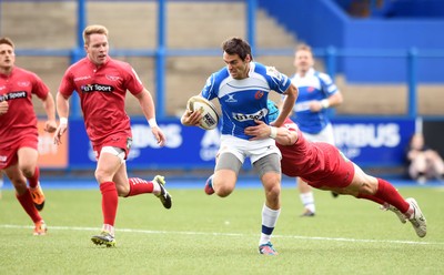 150815 - Singha Premiership Rugby 7sDragons Elliot Frewen is tackled by Scarlets Ollie Hitchings