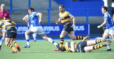 150815 - Singha Premiership Rugby 7sDragons Elliot Frewen beats tackle to run in to score try 