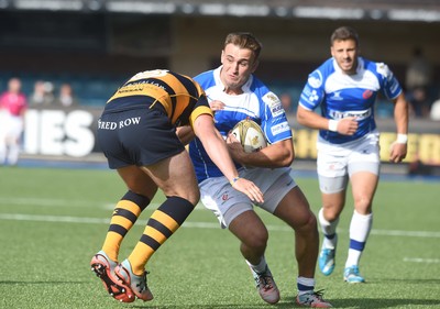 150815 - Singha Premiership Rugby 7sDragons Oliver Griffiths takes on Blues Owen Lane