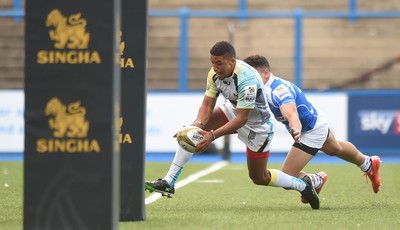 150815 - Singha Premiership Rugby 7sOspreys Keelan Giles scores try against the Dragons