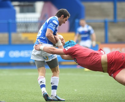 150815 - Singha Premiership Rugby 7s Dragons Elliot Frewen is tackled by Scarlets Ollie Hitchings