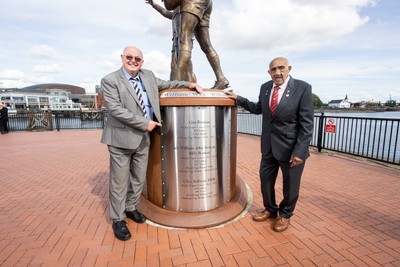 050925 - The Rugby Code Breaker statue in Cardiff Bay has had a new name plaque after William �Billy� Boston has received his knighthood - Jim Mills and Billy