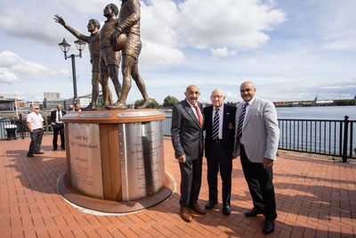 050925 - The Rugby Code Breaker statue in Cardiff Bay has had a new name plaque after William �Billy� Boston has received his knighthood - Billy with cousin Arthur Duarte and son Stephen