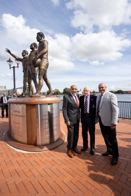 050925 - The Rugby Code Breaker statue in Cardiff Bay has had a new name plaque after William �Billy� Boston has received his knighthood - Billy with cousin Arthur Duarte and son Stephen