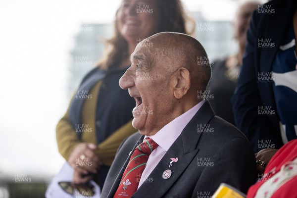 050925 - The Rugby Code Breaker statue in Cardiff Bay has had a new name plaque after William ‘Billy’ Boston has received his knighthood - 