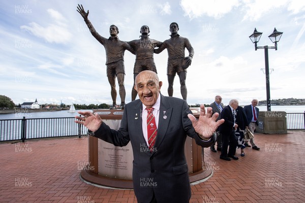 050925 - The Rugby Code Breaker statue in Cardiff Bay has had a new name plaque after William �Billy� Boston has received his knighthood - Sir William �Billy� Boston