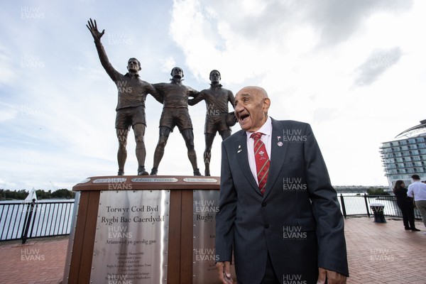 050925 - The Rugby Code Breaker statue in Cardiff Bay has had a new name plaque after William �Billy� Boston has received his knighthood - Sir William �Billy� Boston