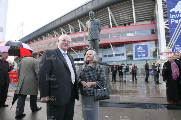 15.11.09 Sir Tasker Watkins Statue... Lady Mair Griffith-Williams and sculptor Roger Andrews at the ceremony to unveil the statue of   Sir Tasker Watkins  at the entrance to the Millennium Stadium in Cardiff. 