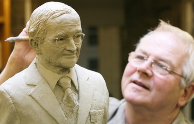 22.04.09 Welsh Rugby... Sculptor Roger Andrews with the design for the statue of Sir Tasker Watkins which is nearing completion. 