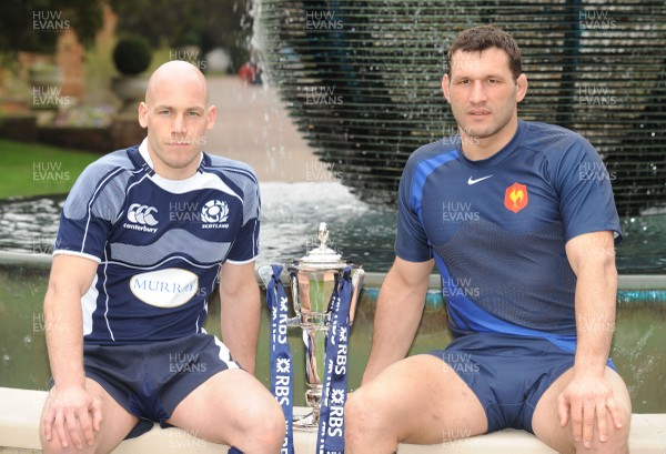 223.01.08 - RBS Six Nations Launch 2008 - Phil Vickery of England and Lionel Nallet(L) of France during the Six Nations Launch in London 