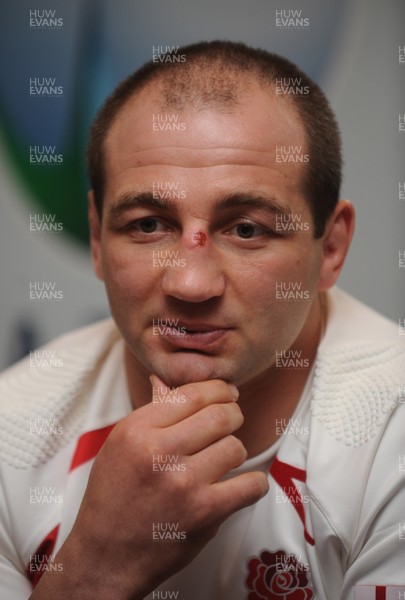 28.01.09 - RBS Six Nations Launch - England captain, Steve Borthwick talks to reporters. 