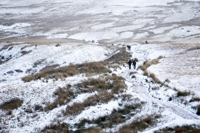 Snow hits South Wales 081217