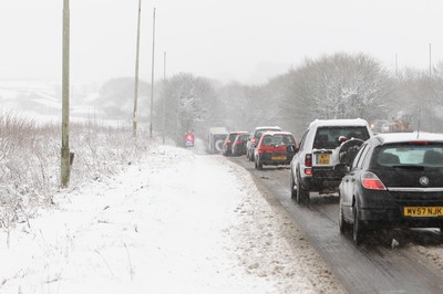 180113 - Snow in South Wales - Traffic struggles on the A48 after the M4 was closed at Bridgend