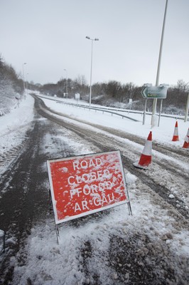 180113 - Snow hits south Wales -The main A470 road is closed north of Merthyr Tydfil towards Brecon