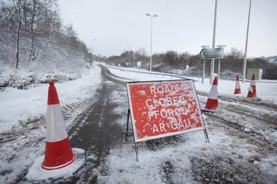 180113 - Snow hits south Wales -The main A470 road is closed north of Merthyr Tydfil towards Brecon