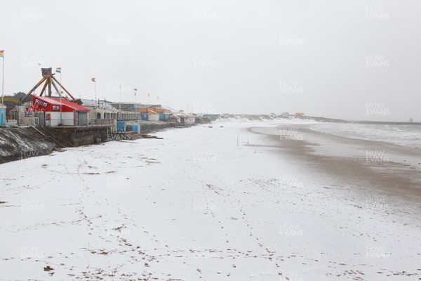 180113 - Snow in South Wales - Snow on the beach at Porthcawl