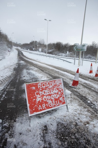 180113 - Snow hits south Wales -The main A470 road is closed north of Merthyr Tydfil towards Brecon