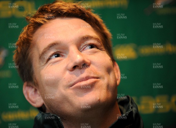 07.11.08 - Rugby South Africa captain John Smit speaks to the media ahead of his sides' clash against Wales 