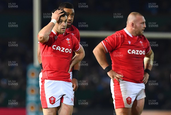 020722 - South Africa v Wales - Castle Lager Incoming Series 2022 First Test - Tomos Williams of Wales looks dejected