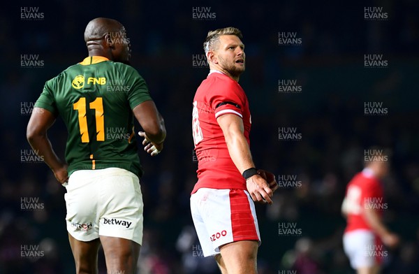020722 - South Africa v Wales - Castle Lager Incoming Series 2022 First Test - Dan Biggar of Wales watches the last conversion of the match miss