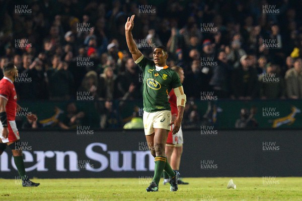 020722 - South Africa v Wales - Castle Lager Incoming Series 2022 First Test - Damian Willemse of South Africa kicks the match winning penalty