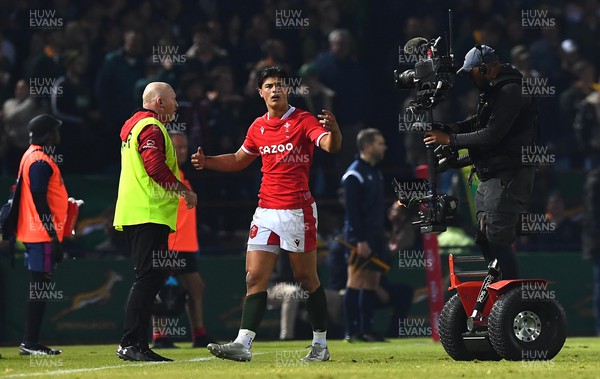 020722 - South Africa v Wales - Castle Lager Incoming Series 2022 First Test - Louis Rees-Zammit of Wales reacts after being shown a yellow card