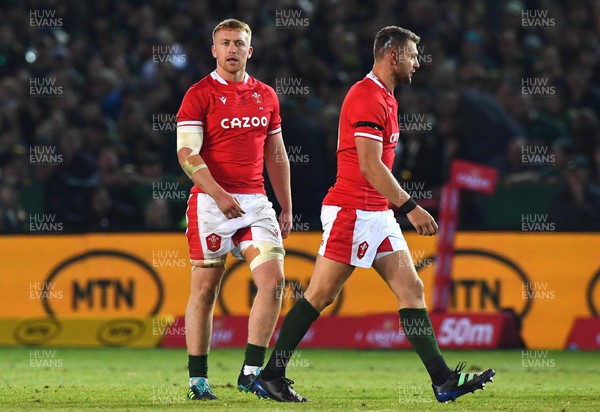 020722 - South Africa v Wales - Castle Lager Incoming Series 2022 First Test - Tommy Reffell and Dan Biggar of Wales