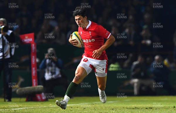 020722 - South Africa v Wales - Castle Lager Incoming Series 2022 First Test - Louis Rees-Zammit of Wales