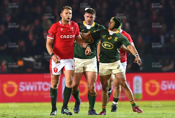020722 - South Africa v Wales - Castle Lager Incoming Series 2022 First Test - Dan Biggar of Wales and Cheslin Kolbe of South Africa clash