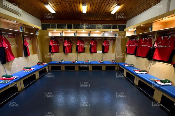 020722 - South Africa v Wales - Castle Lager Incoming Series 2022 First Test - The Wales dressing room ahead of kick off