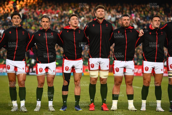 020722 - South Africa v Wales - Castle Lager Incoming Series 2022 First Test - Louis Rees-Zammit, Kieran Hardy, Josh Adams, Will Rowlands, Gareth Thomas, Owen Watkin of Wales during the anthems