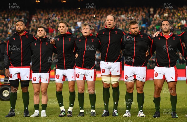 020722 - South Africa v Wales - Castle Lager Incoming Series 2022 First Test - Taulupe Faletau, Tomos Williams, Liam Williams, Nick Tompkins, Alun Wyn Jones, Tomas Francis, Josh Navidi of Wales during the anthems
