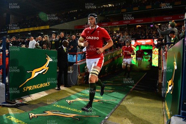 020722 - South Africa v Wales - Castle Lager Incoming Series 2022 First Test - Adam Beard of Wales leads out his side for the second half