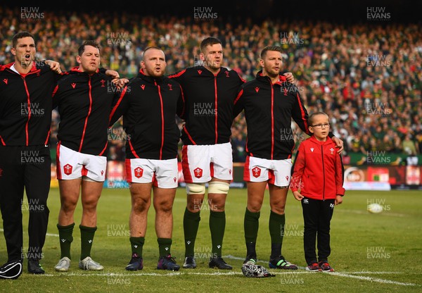 020722 - South Africa v Wales - Castle Lager Incoming Series 2022 First Test - Dan Biggar of Wales with mascot Tomos Jones during anthems