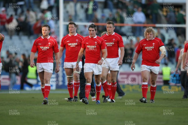 07.06.08 South Africa v Wales, Bloemfontein... Dejection on the faces of the Wales players at the end of the game. 
