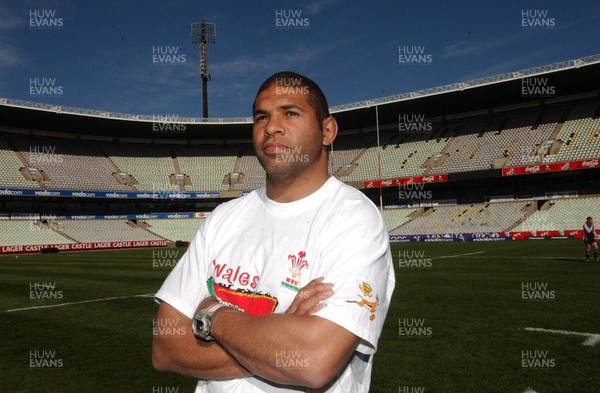 07.06.02   Bloemfontein... Colin Charvis at stadium 