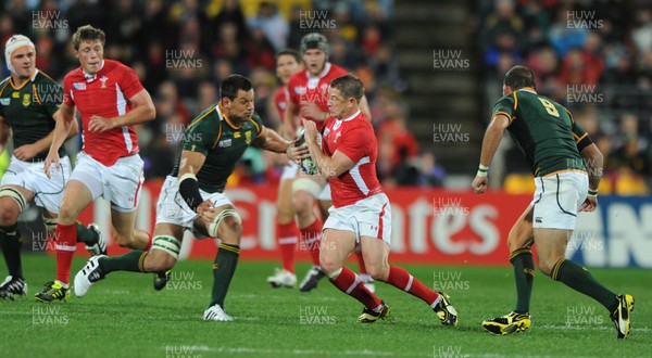 11.09.11 - South Africa v Wales - Rugby World Cup 2011 - Shane Williams of Wales looks for a way through. 