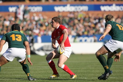14.06.08 South Africa v Wales (Second Test)... Wales' Shane Williams passes past South Africa's Adrian Jacobs.  