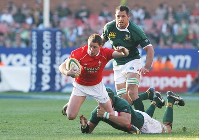 14.06.08 South Africa v Wales (Second Test)... Wales' Shane Williams is tackled by South Africa's Andries Bekker.  