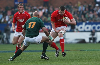 14.06.08 South Africa v Wales (Second Test)... Wales' Ian Evans takes on South Africa's CJ van der Linde. 