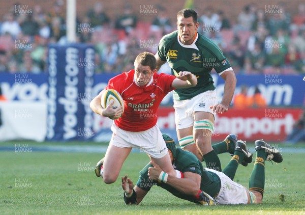 14.06.08 South Africa v Wales (Second Test)... Wales' Shane Williams is tackled by South Africa's Andries Bekker.  
