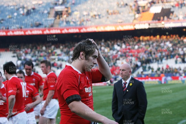 14.06.08 South Africa v Wales (Second Test)... Wales' Ryan Jones dejected at the final whistle.  