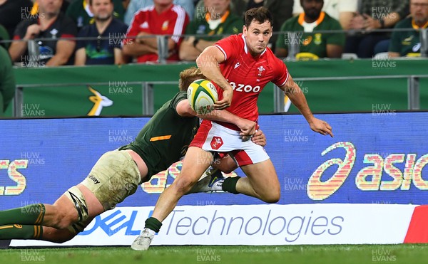 160722 - South Africa v Wales - Castle Lager Incoming Series 2022 Third Test - Tomos Williams of Wales is tackled by Pieter-Steph du Toit of South Africa