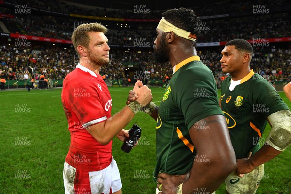 160722 - South Africa v Wales - Castle Lager Incoming Series 2022 Third Test - Dan Biggar of Wales and Siya Kolisi of South Africa at the end of the game
