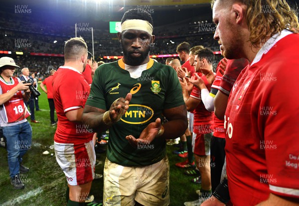 160722 - South Africa v Wales - Castle Lager Incoming Series 2022 Third Test - Siya Kolisi of South Africa at the end of the game