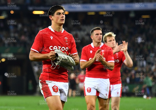 160722 - South Africa v Wales - Castle Lager Incoming Series 2022 Third Test - Louis Rees-Zammit of Wales applauds supporters at the end of the game