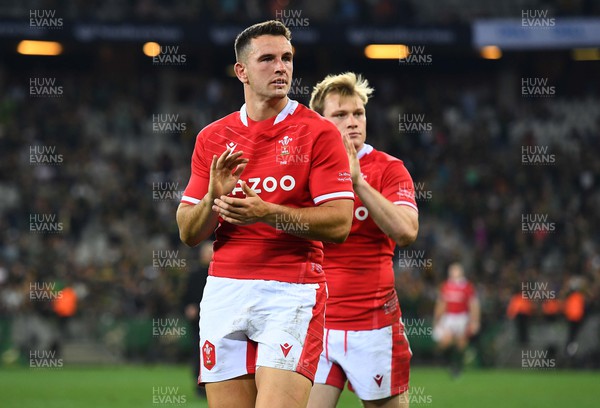 160722 - South Africa v Wales - Castle Lager Incoming Series 2022 Third Test - Owen Watkin of Wales applauds supporters at the end of the game